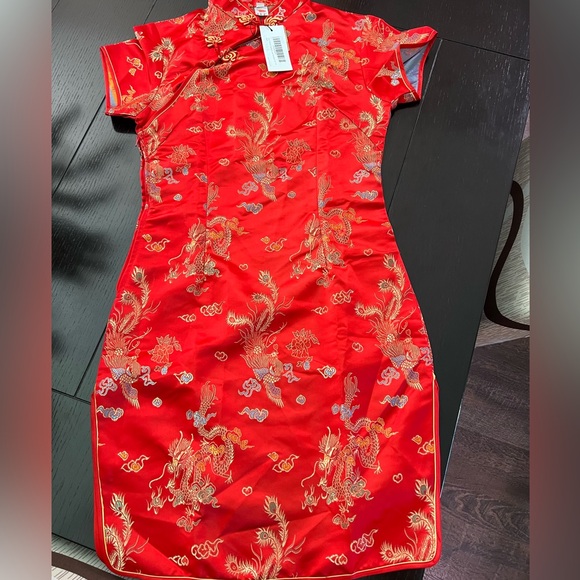 Elegant Red Floral Cheongsam Dress - Picture 2 of 15